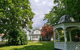 Lahe Guesthouse